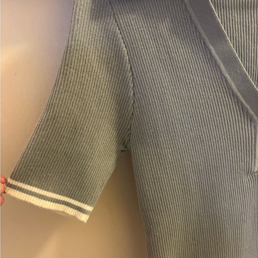 En Saison NWT Light Grey Ribbed Knit Cardigan Small Designer Spring - Picture 4 of 5